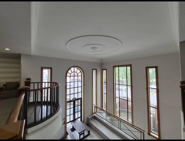 6,233M² OFFICE FOR SALE IN HYDE PARK